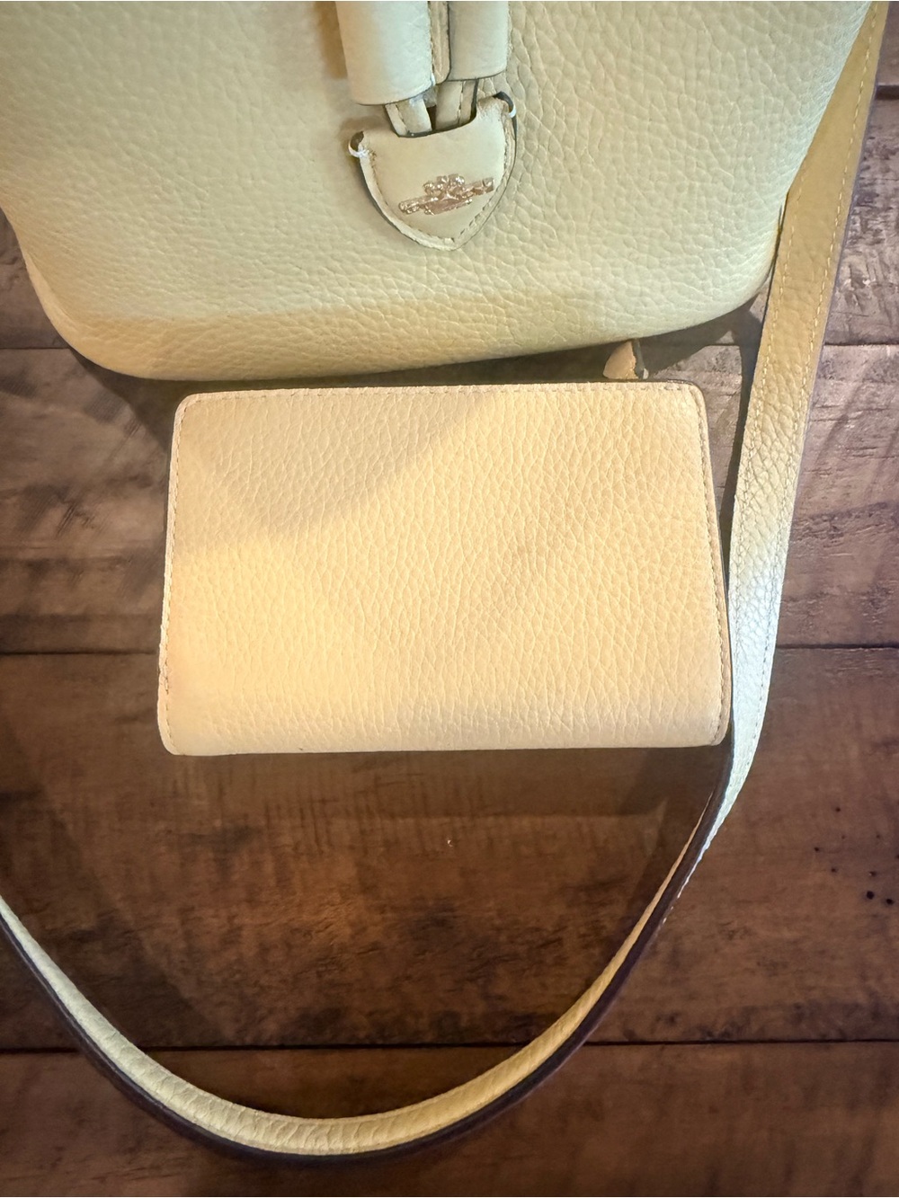 NWOT Coach Pebbled Leather Drawstring Crossbody Bag and Wallet - Light Yellow - Picture 6 of 12